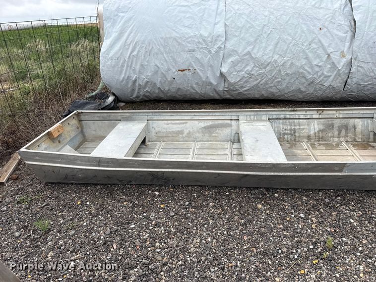image for item FB6833 boat