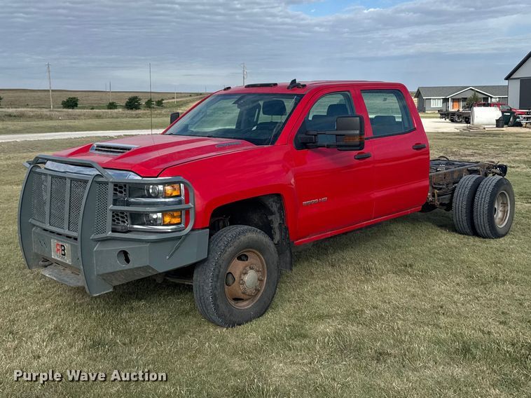 2019 Chevrolet Silverado 3500HD Crew Cab pickup truck