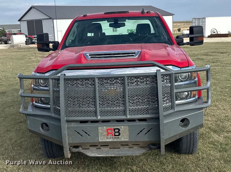 image for item FB7434 2019 Chevrolet Silverado 3500HD Crew Cab pickup truck