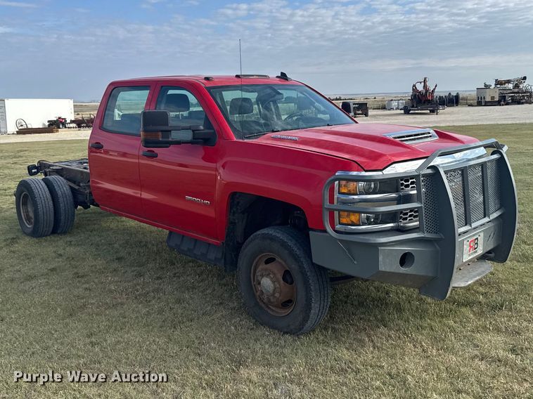 image for item FB7434 2019 Chevrolet Silverado 3500HD Crew Cab pickup truck