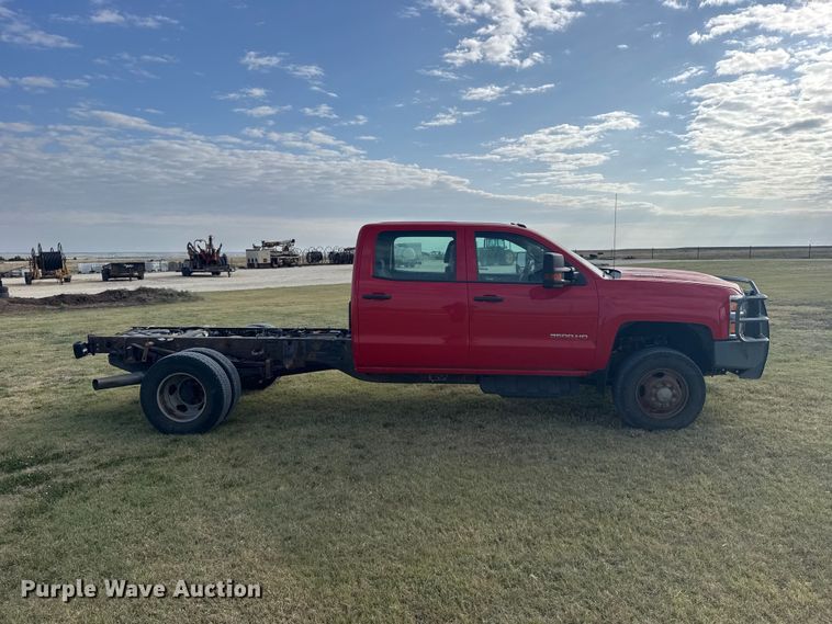 image for item FB7434 2019 Chevrolet Silverado 3500HD Crew Cab pickup truck