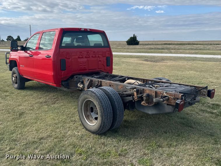 image for item FB7434 2019 Chevrolet Silverado 3500HD Crew Cab pickup truck