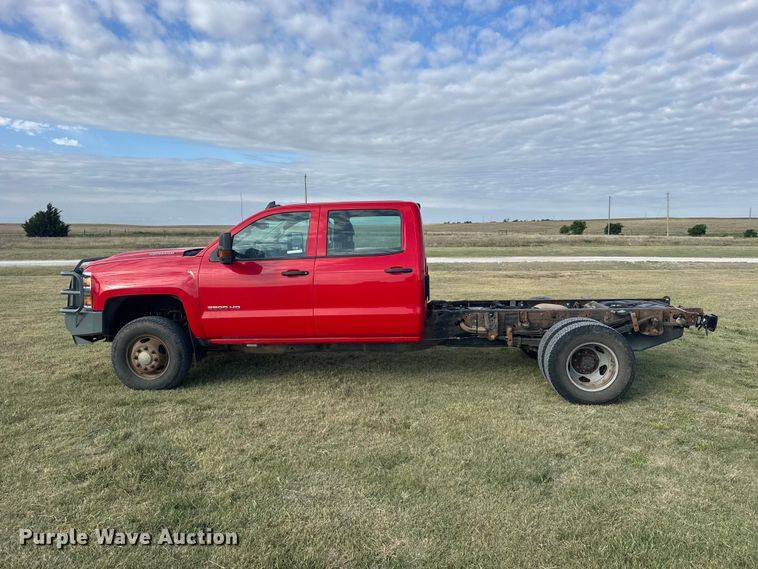 image for item FB7434 2019 Chevrolet Silverado 3500HD Crew Cab pickup truck