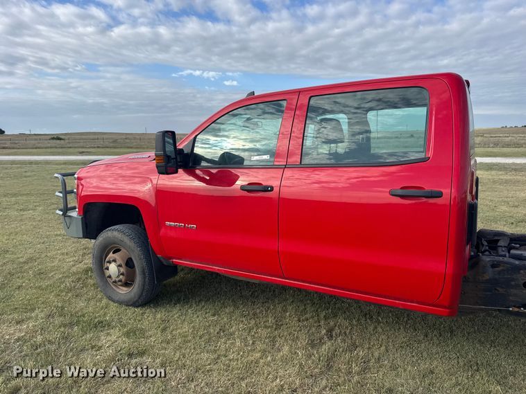 image for item FB7434 2019 Chevrolet Silverado 3500HD Crew Cab pickup truck