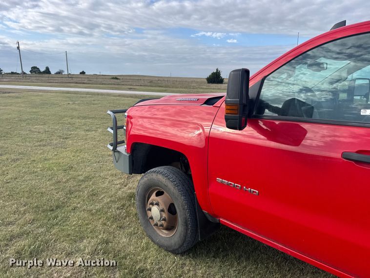 image for item FB7434 2019 Chevrolet Silverado 3500HD Crew Cab pickup truck