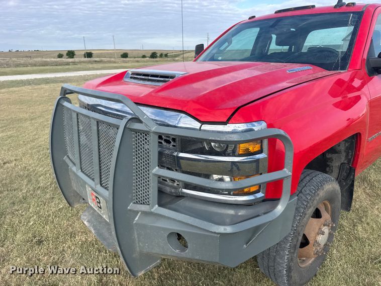 image for item FB7434 2019 Chevrolet Silverado 3500HD Crew Cab pickup truck