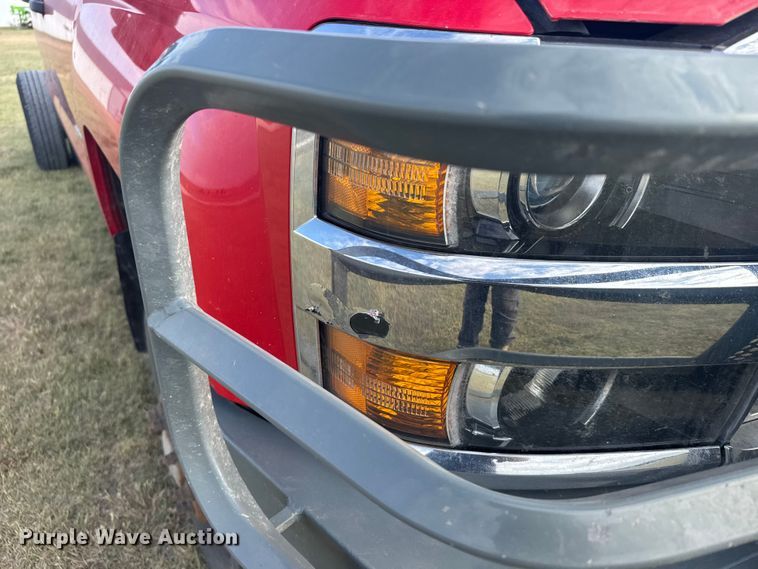 image for item FB7434 2019 Chevrolet Silverado 3500HD Crew Cab pickup truck