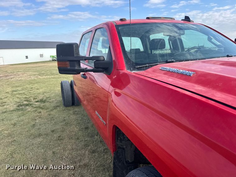 image for item FB7434 2019 Chevrolet Silverado 3500HD Crew Cab pickup truck