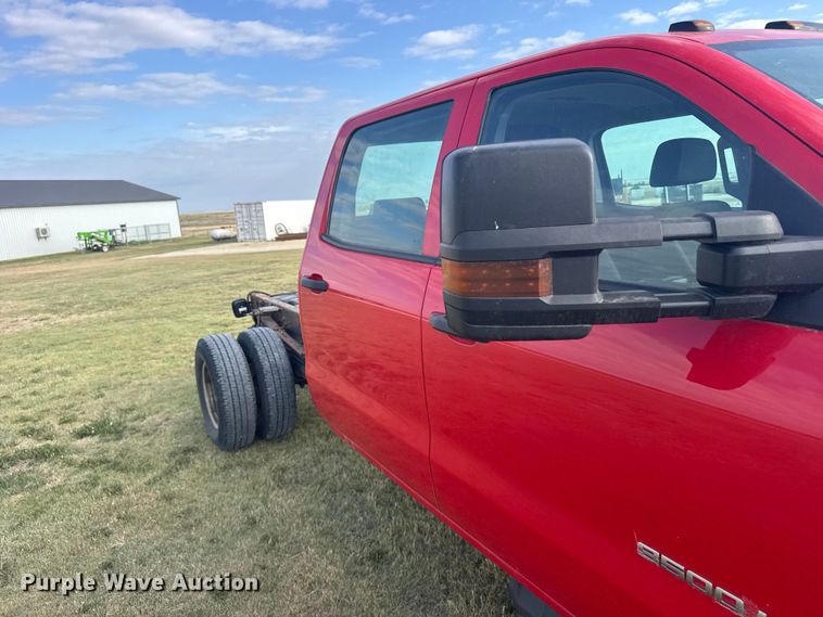 image for item FB7434 2019 Chevrolet Silverado 3500HD Crew Cab pickup truck