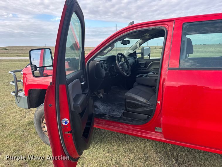 image for item FB7434 2019 Chevrolet Silverado 3500HD Crew Cab pickup truck