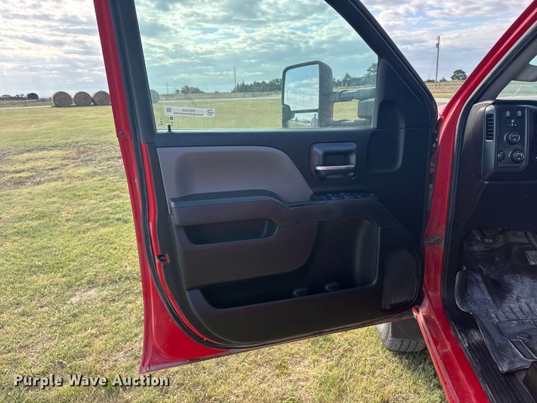 image for item FB7434 2019 Chevrolet Silverado 3500HD Crew Cab pickup truck