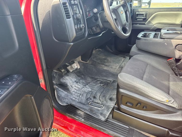 image for item FB7434 2019 Chevrolet Silverado 3500HD Crew Cab pickup truck
