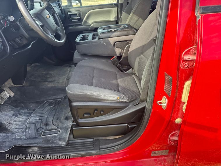 image for item FB7434 2019 Chevrolet Silverado 3500HD Crew Cab pickup truck