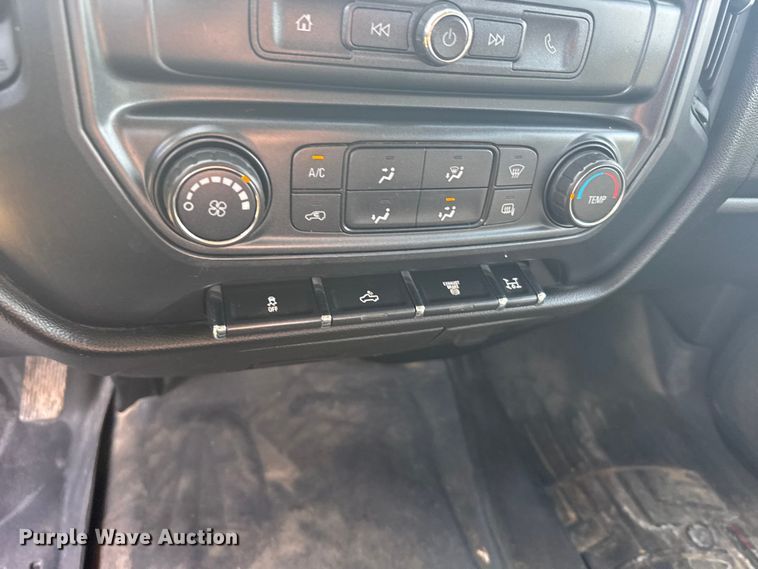 image for item FB7434 2019 Chevrolet Silverado 3500HD Crew Cab pickup truck