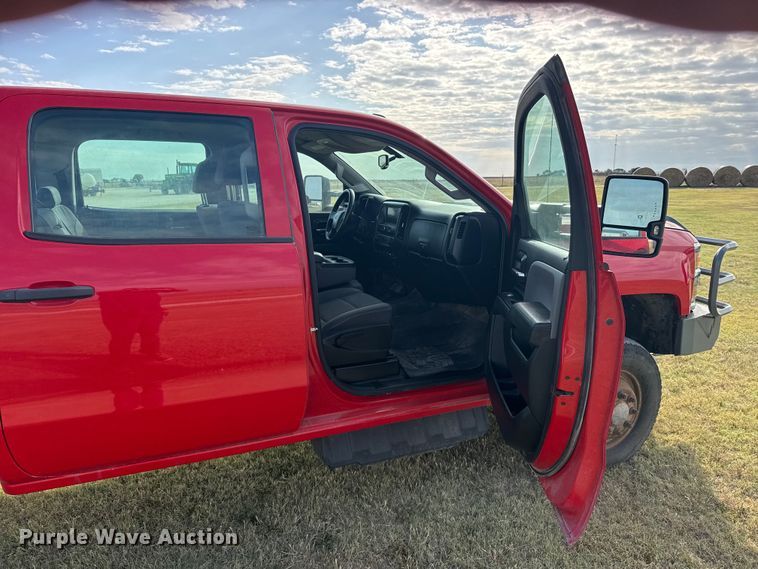 image for item FB7434 2019 Chevrolet Silverado 3500HD Crew Cab pickup truck