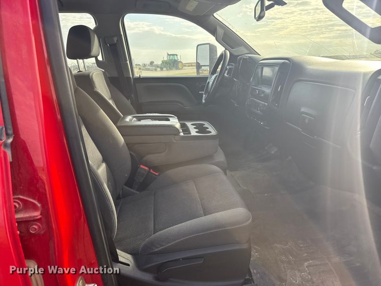 image for item FB7434 2019 Chevrolet Silverado 3500HD Crew Cab pickup truck