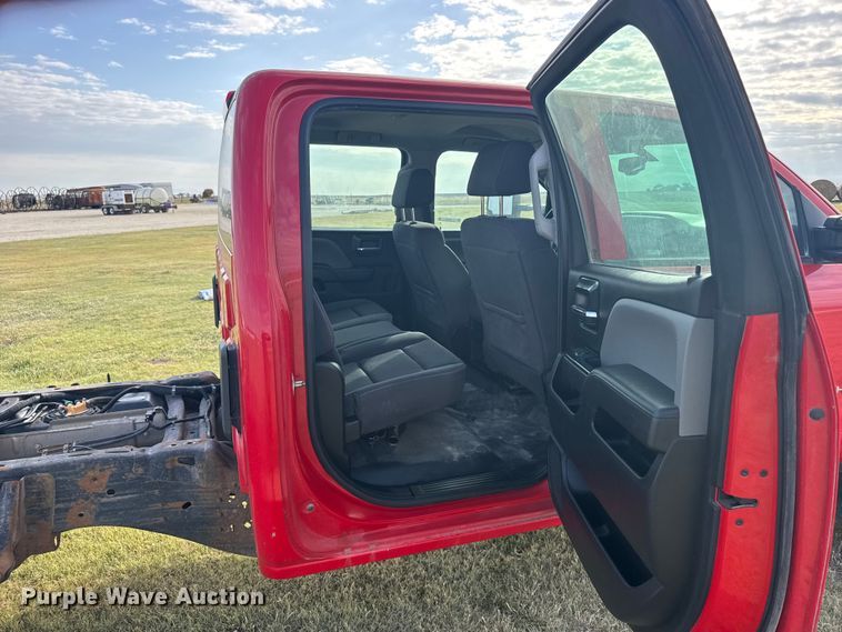 image for item FB7434 2019 Chevrolet Silverado 3500HD Crew Cab pickup truck