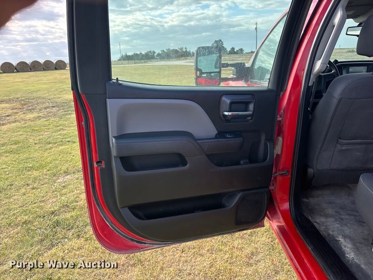 image for item FB7434 2019 Chevrolet Silverado 3500HD Crew Cab pickup truck