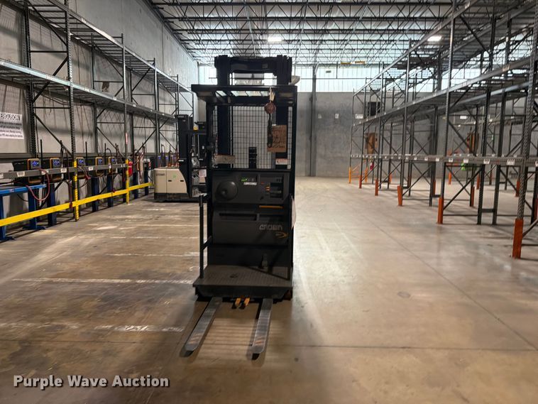 image for item FB8210 2019 Crown SP3520-30 order picker