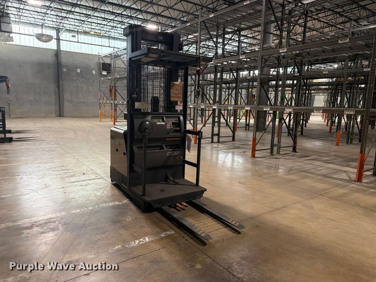 image for item FB8210 2019 Crown SP3520-30 order picker