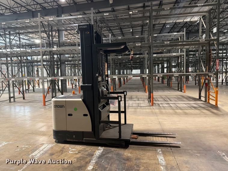 image for item FB8210 2019 Crown SP3520-30 order picker
