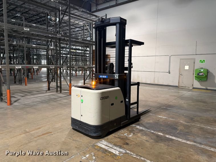 image for item FB8210 2019 Crown SP3520-30 order picker