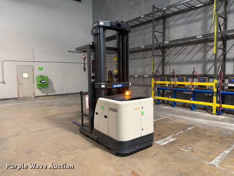 image for item FB8210 2019 Crown SP3520-30 order picker