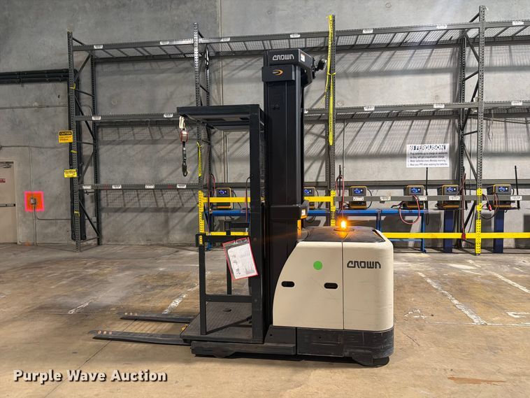 image for item FB8210 2019 Crown SP3520-30 order picker