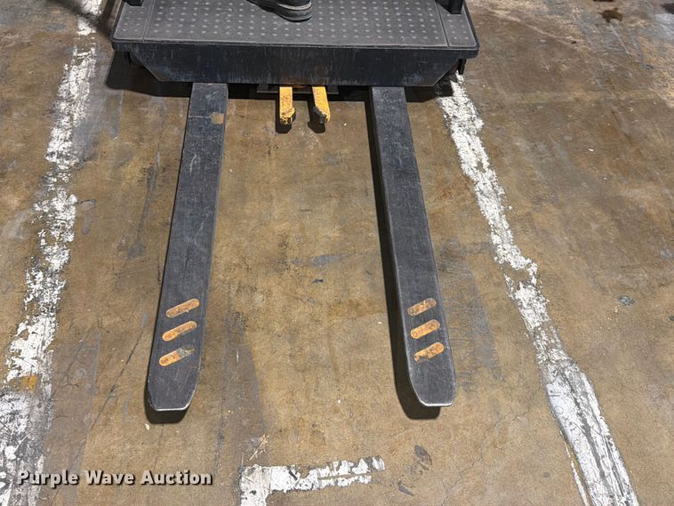 image for item FB8210 2019 Crown SP3520-30 order picker