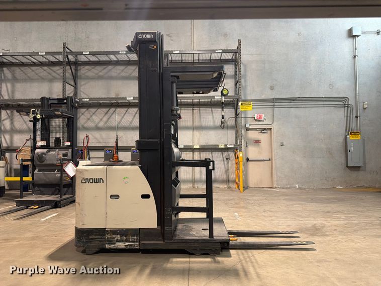 image for item FB8211 2019 Crown SP3520-30 order picker