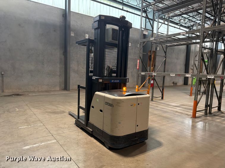 image for item FB8211 2019 Crown SP3520-30 order picker