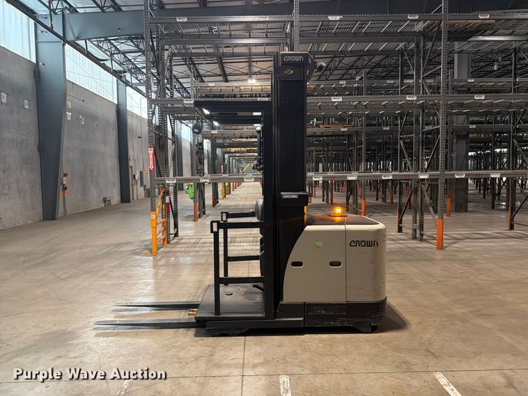 image for item FB8211 2019 Crown SP3520-30 order picker