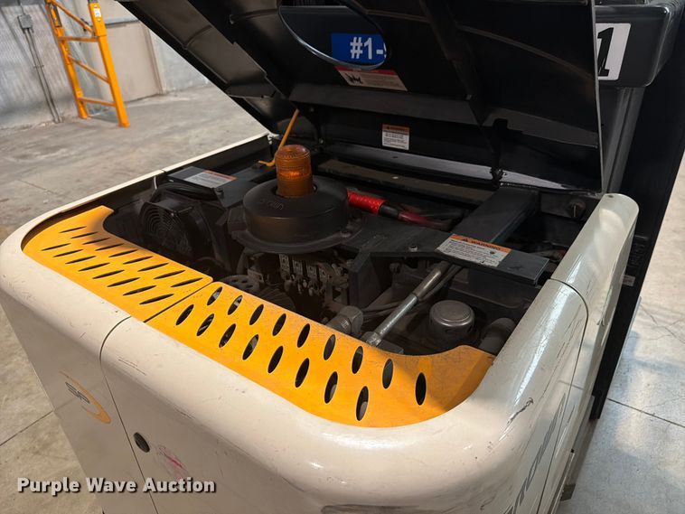 image for item FB8211 2019 Crown SP3520-30 order picker
