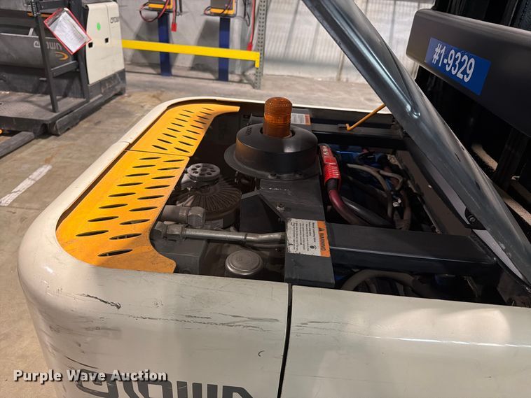 image for item FB8211 2019 Crown SP3520-30 order picker