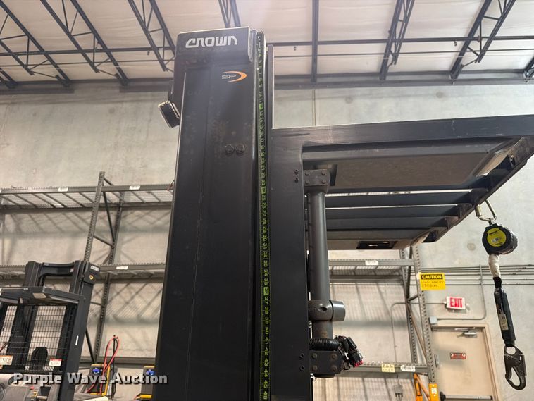 image for item FB8211 2019 Crown SP3520-30 order picker