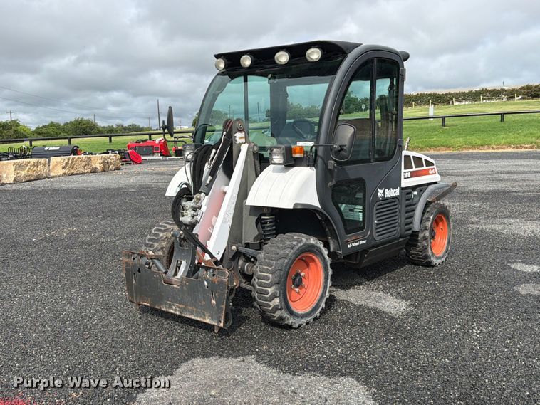 image for item FB8213 2015 Bobcat Toolcat 5610 utility vehicle