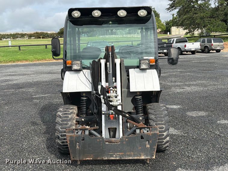image for item FB8213 2015 Bobcat Toolcat 5610 utility vehicle