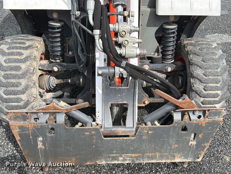image for item FB8213 2015 Bobcat Toolcat 5610 utility vehicle