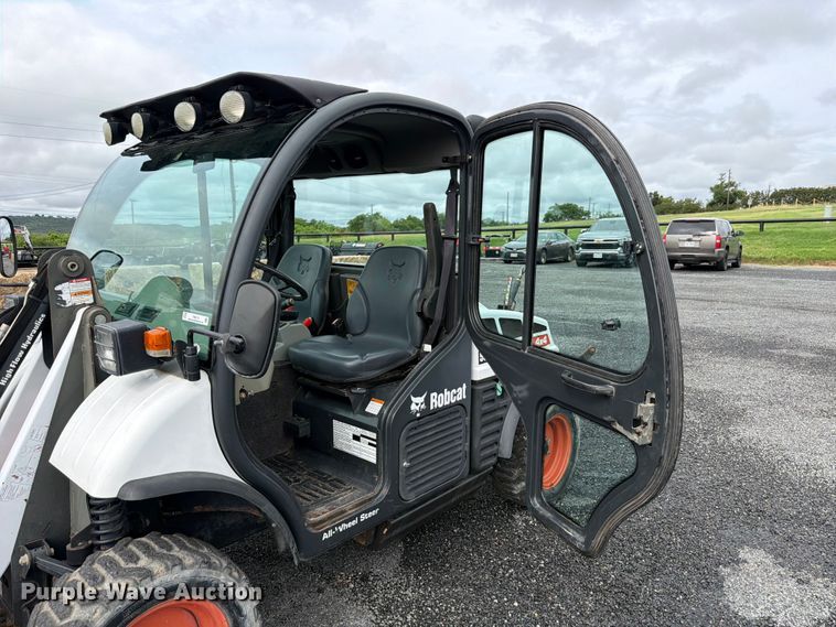 image for item FB8213 2015 Bobcat Toolcat 5610 utility vehicle