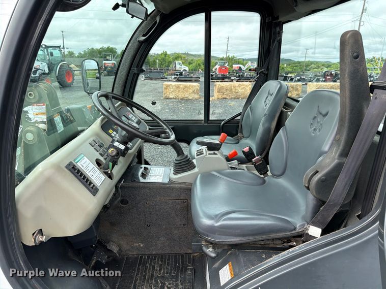 image for item FB8213 2015 Bobcat Toolcat 5610 utility vehicle