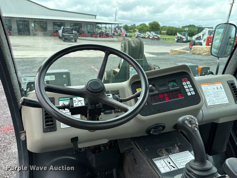 image for item FB8213 2015 Bobcat Toolcat 5610 utility vehicle