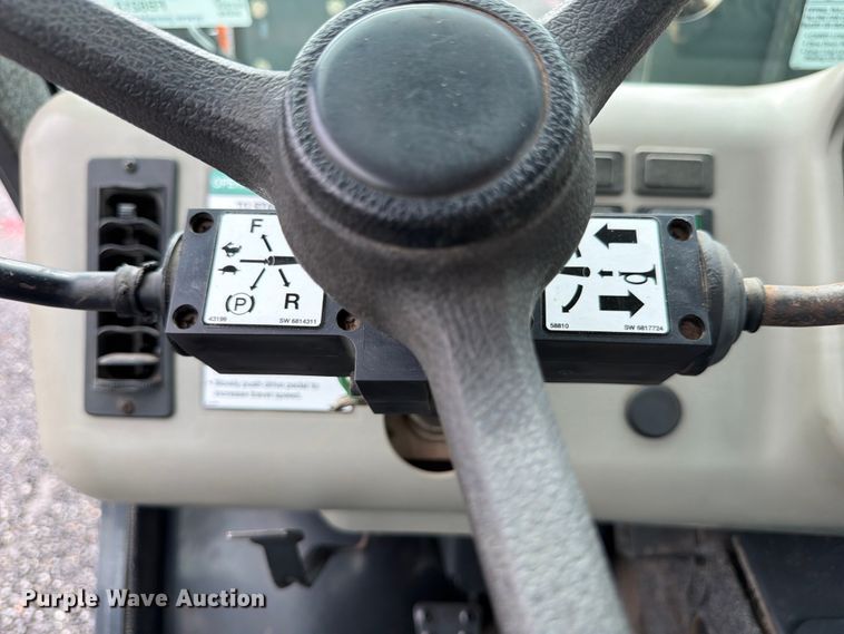 image for item FB8213 2015 Bobcat Toolcat 5610 utility vehicle
