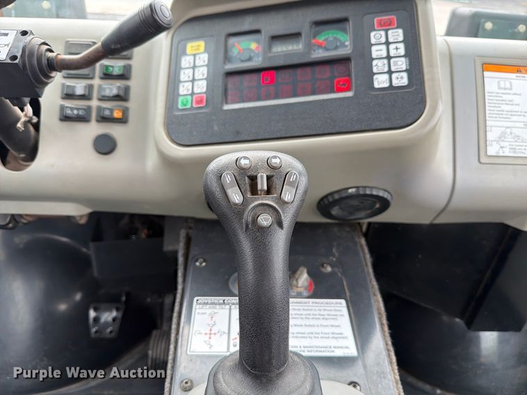 image for item FB8213 2015 Bobcat Toolcat 5610 utility vehicle