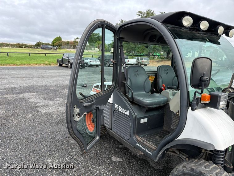 image for item FB8213 2015 Bobcat Toolcat 5610 utility vehicle