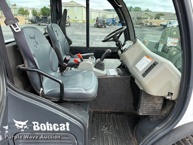 image for item FB8213 2015 Bobcat Toolcat 5610 utility vehicle