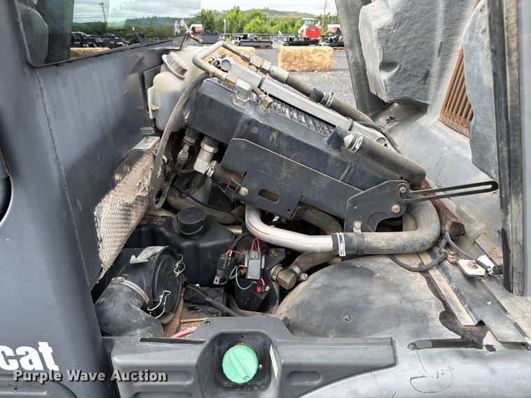image for item FB8213 2015 Bobcat Toolcat 5610 utility vehicle