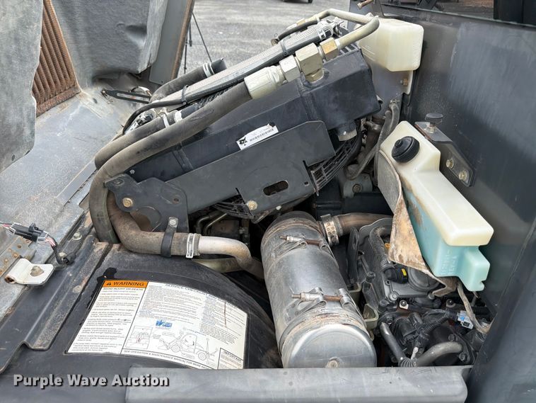 image for item FB8213 2015 Bobcat Toolcat 5610 utility vehicle