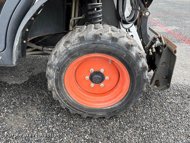 image for item FB8213 2015 Bobcat Toolcat 5610 utility vehicle