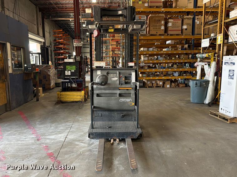 image for item FB8221 2018 Crown SP3520-30 order picker