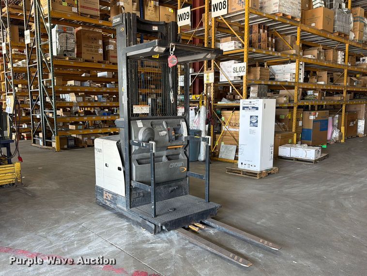 image for item FB8221 2018 Crown SP3520-30 order picker